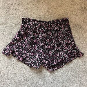 Francesca’s (mi ami) Black and Pink Floral Shorts